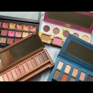4 eyeshadow pallets